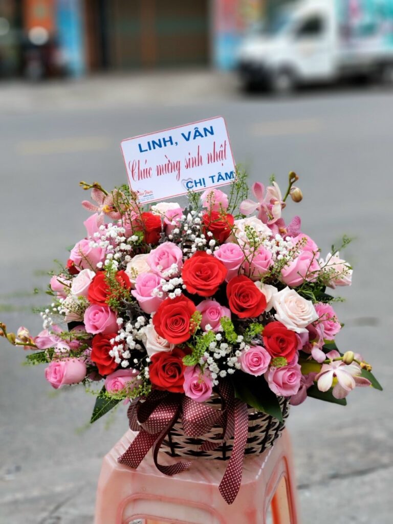 Giỏ hoa rẻ, đẹp tại shop hoa tươi Bình Tân