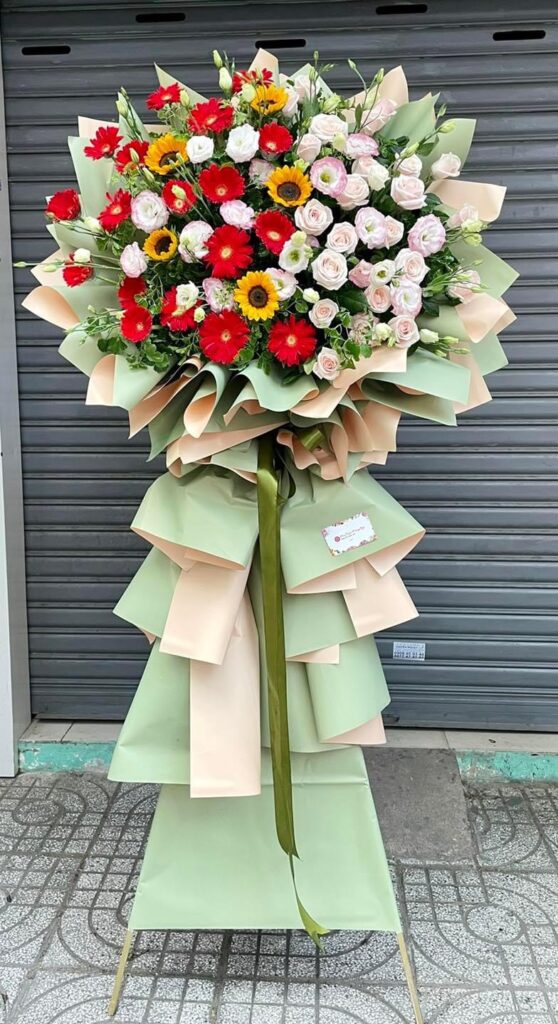 Kệ hoa khai trương tại tiệm hoa tươi quận 9