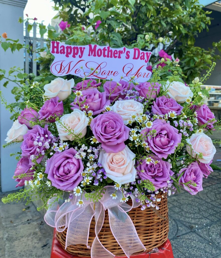 Giỏ hoa đẹp tai cửa hàng hoa tươi Quận Hoàng Mai