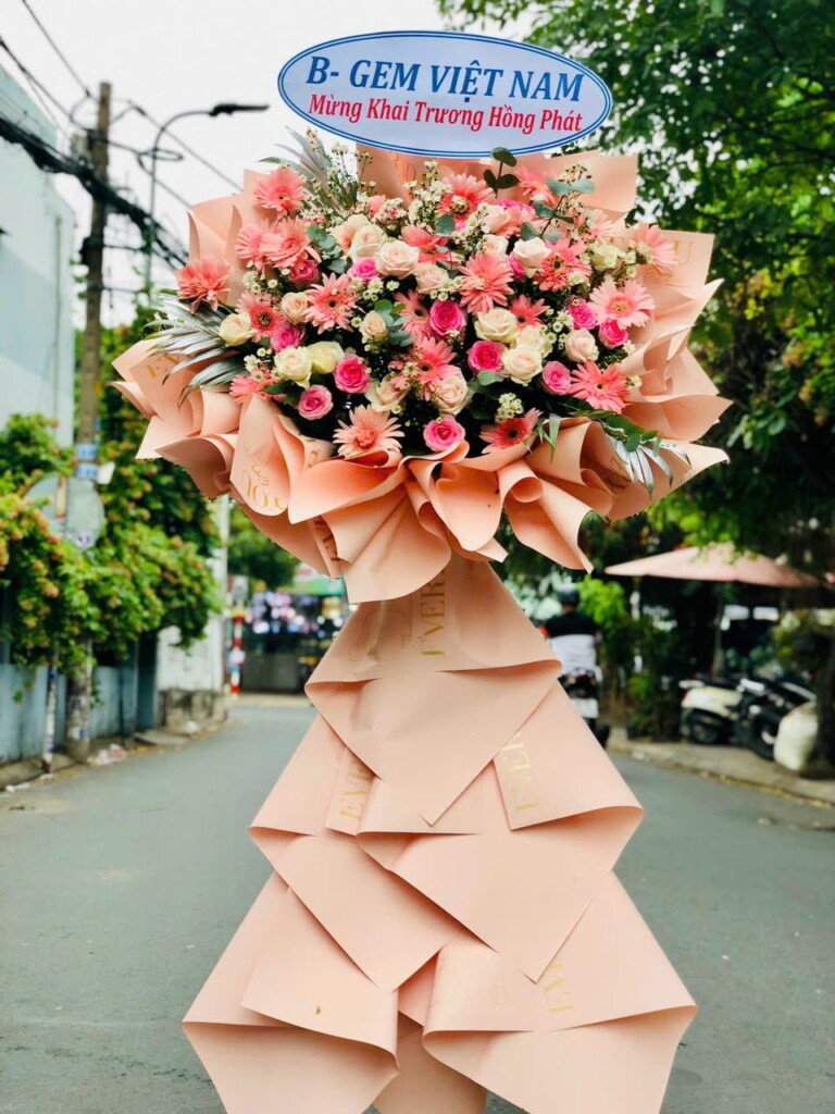 Hoa chúc mừng tại cửa hàng hoa tươi Tây Hồ