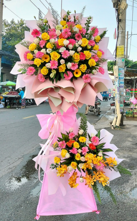 Kệ hoa chúc mừng tại Đan Phượng
