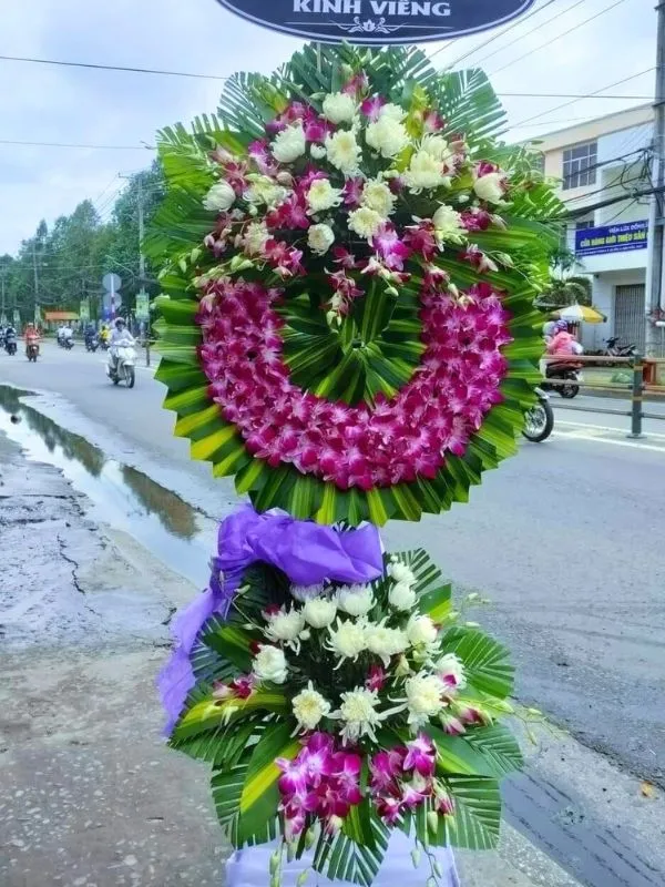 Đa dạng mẫu hoa viếng tại điện hoa Đà Nẵng
