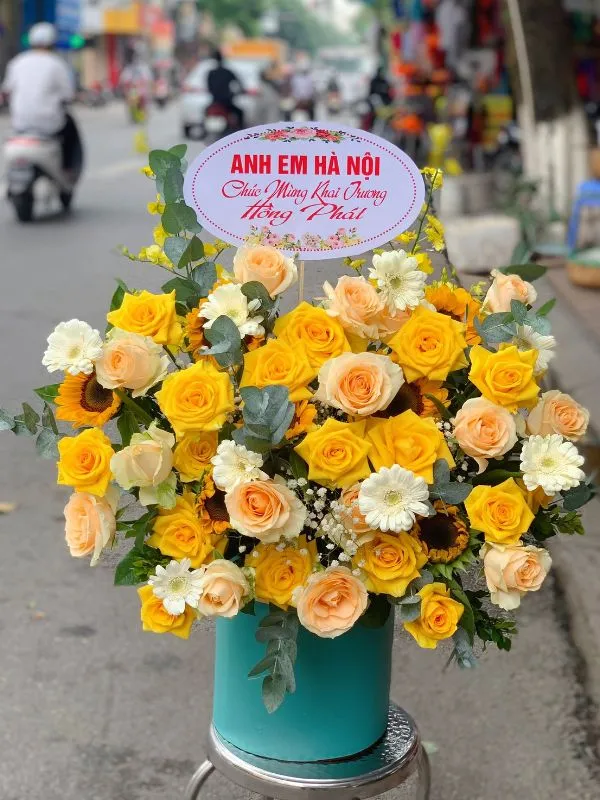 Giỏ hoa tông vàng cho khách hàng nam