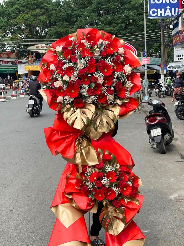 Kệ hoa khai trương ở tiệm hoa Cần Thơ