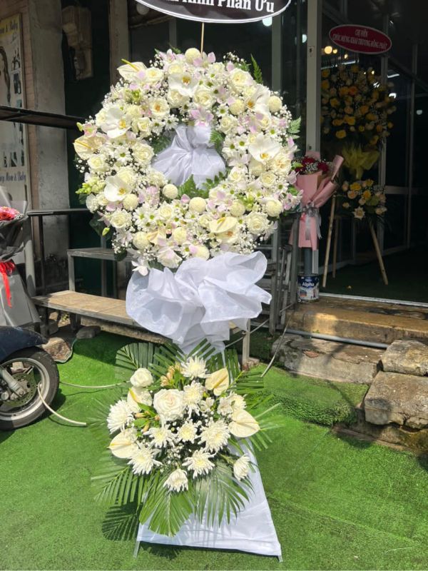 Vòng hoa tang lễ tại shop hoa Sầm Sơn